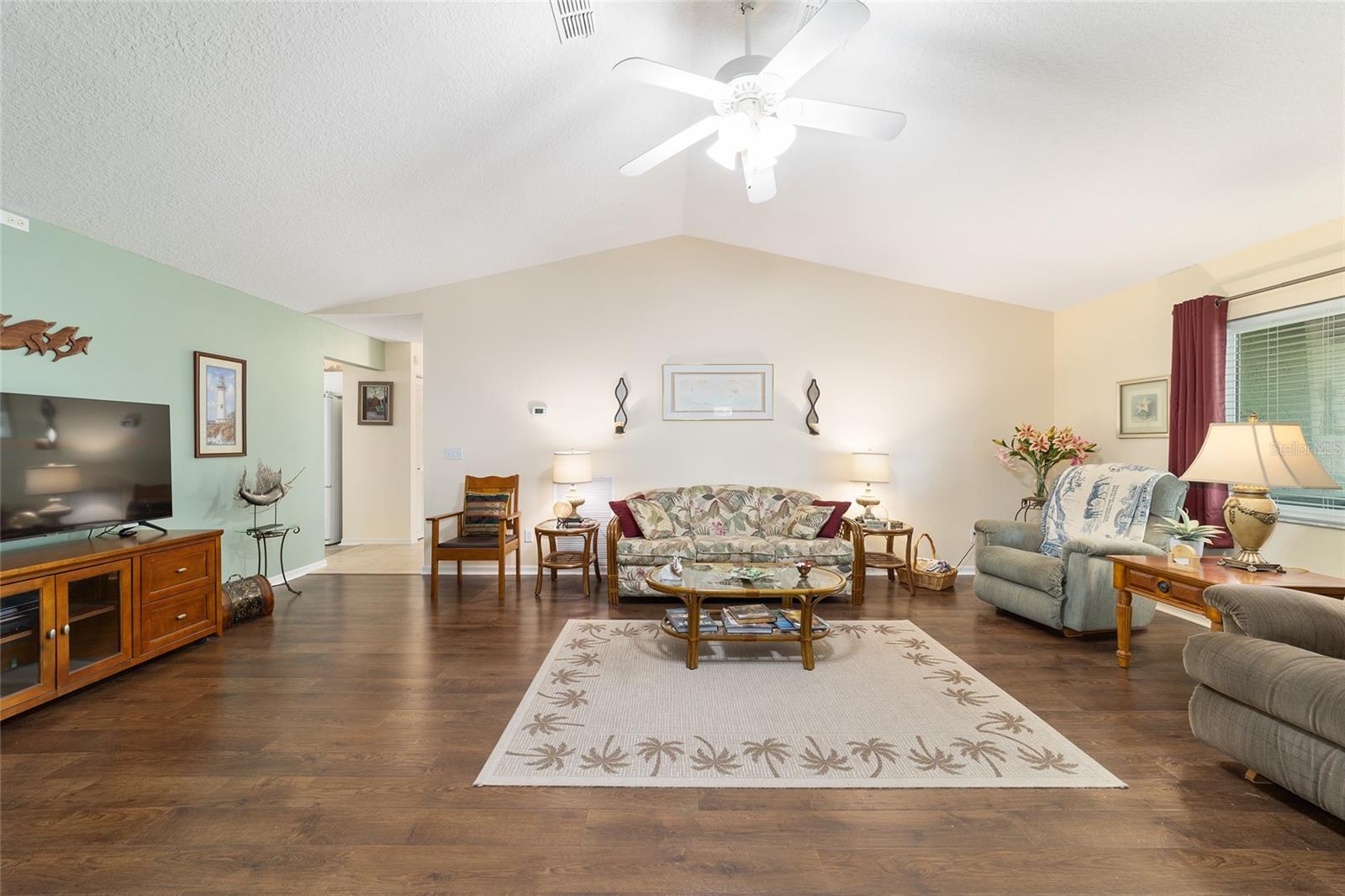 ON TOP OF THE WORLD - Residential