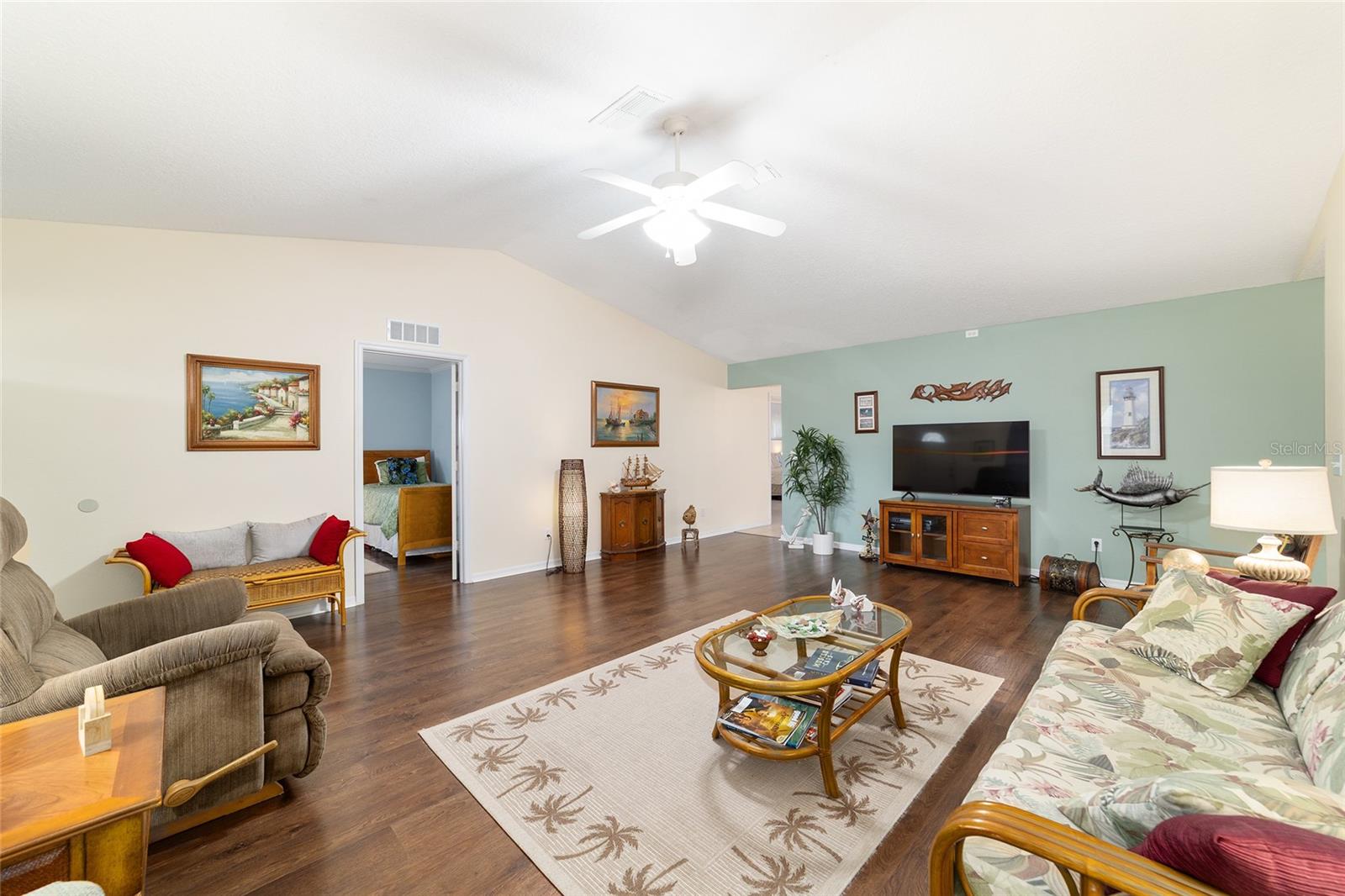 ON TOP OF THE WORLD - Residential