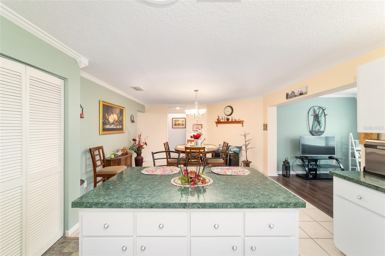 ON TOP OF THE WORLD - Residential