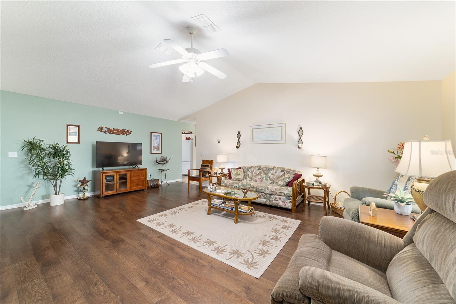 ON TOP OF THE WORLD - Residential