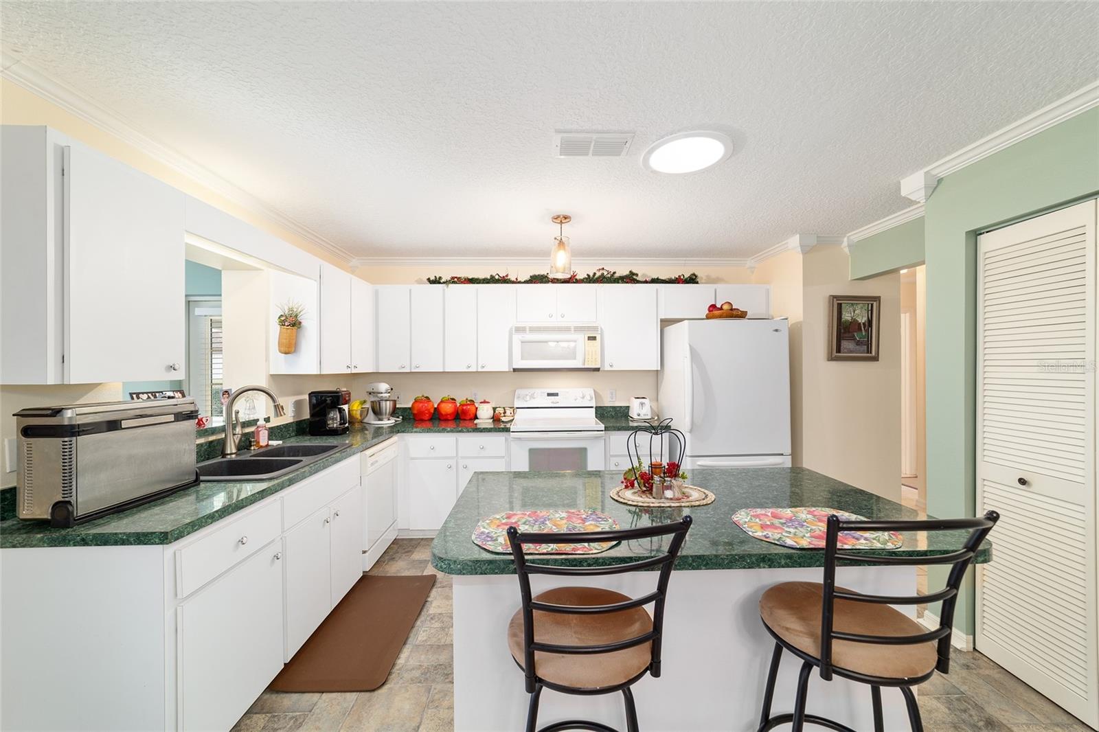 ON TOP OF THE WORLD - Residential