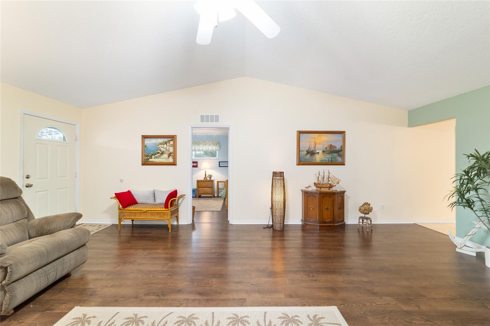 ON TOP OF THE WORLD - Residential