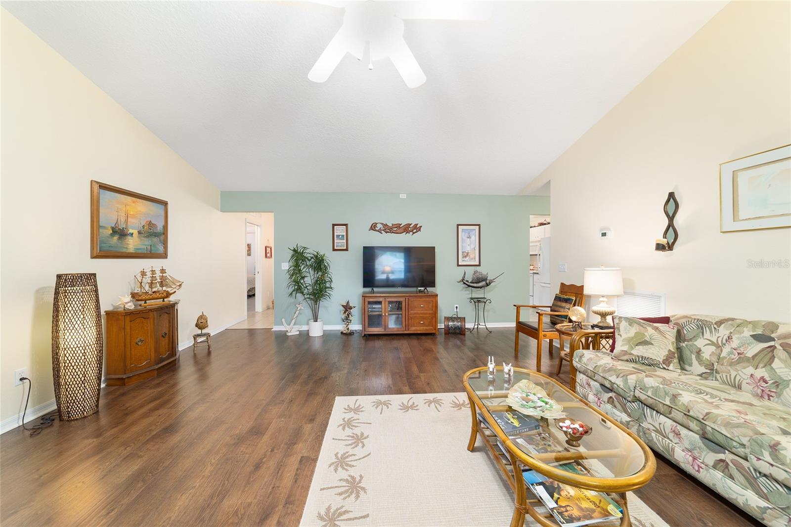 ON TOP OF THE WORLD - Residential