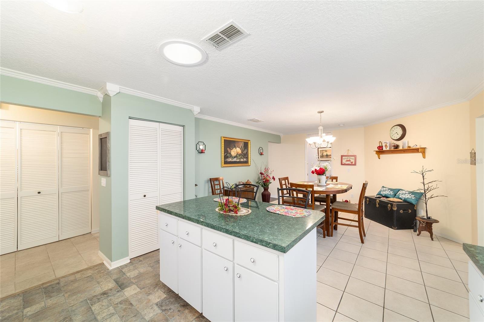 ON TOP OF THE WORLD - Residential