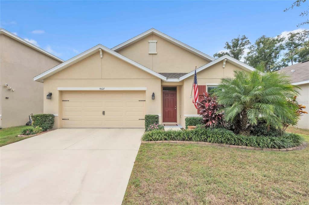 Photo of 9527 Sunstone Boulevard, Thonotosassa, FL 33592 (MLS # A4693567)