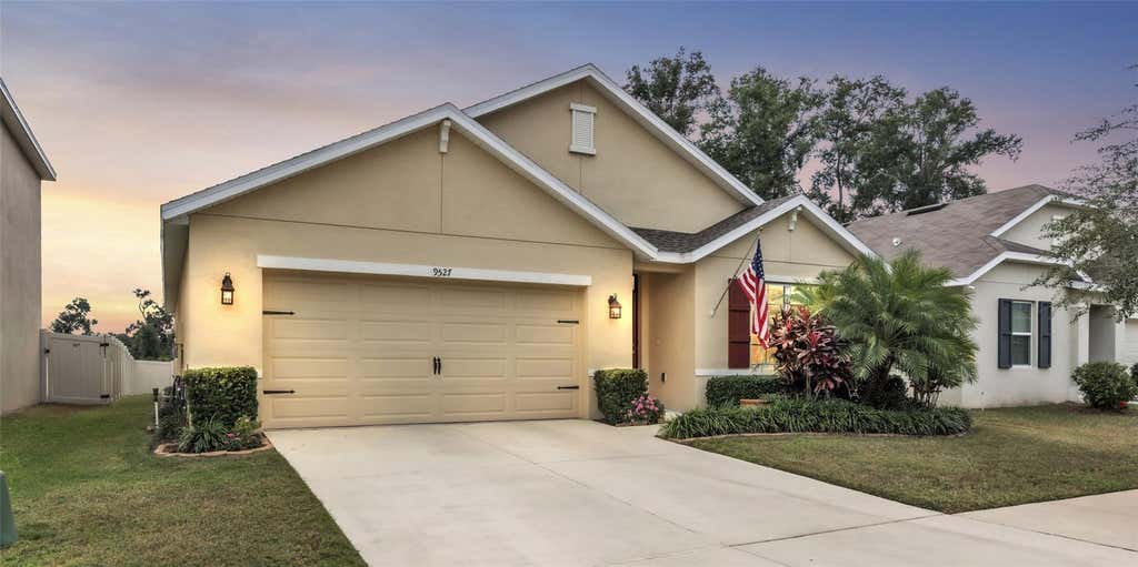 Photo of 9527 Sunstone Boulevard, Thonotosassa, FL 33592 (MLS # A4693567)