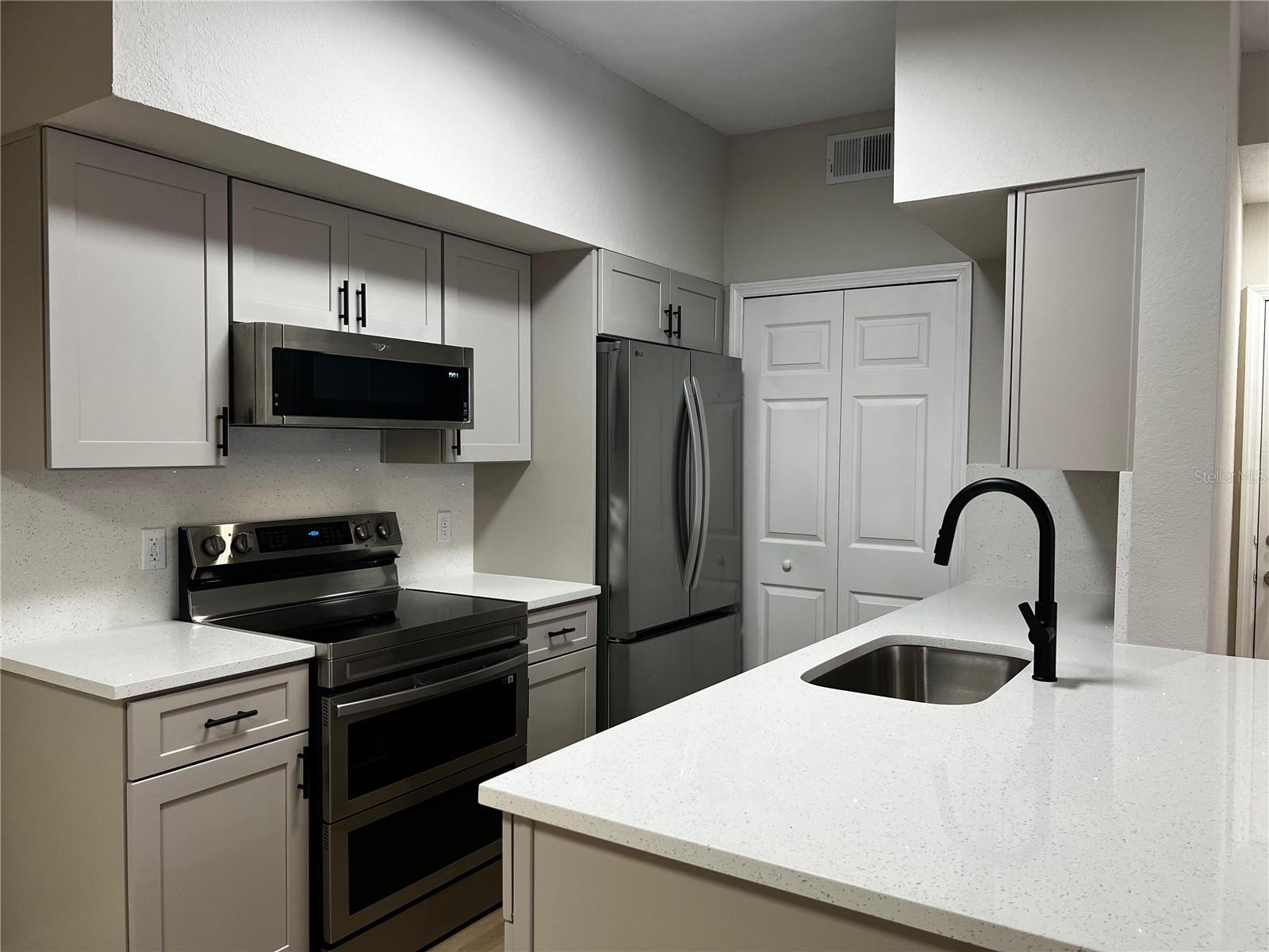 PLANTATION PARK PRIVATE RESIDENCE - Residential Lease