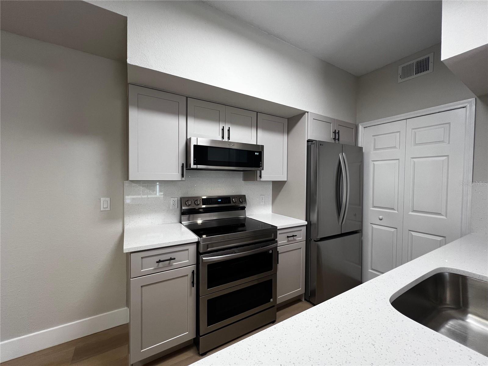 PLANTATION PARK PRIVATE RESIDENCE - Residential Lease
