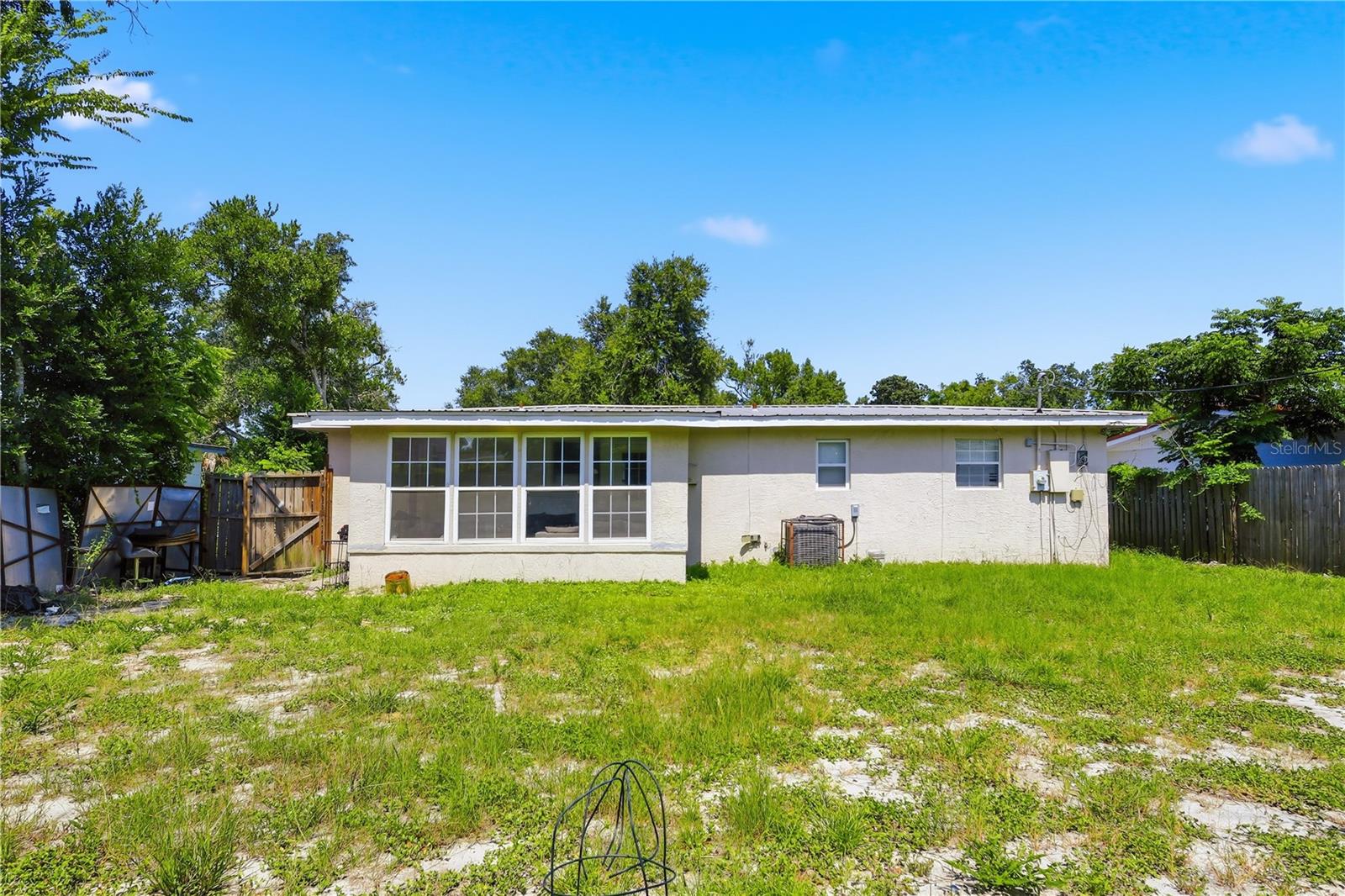 934 LEWIS DRIVE