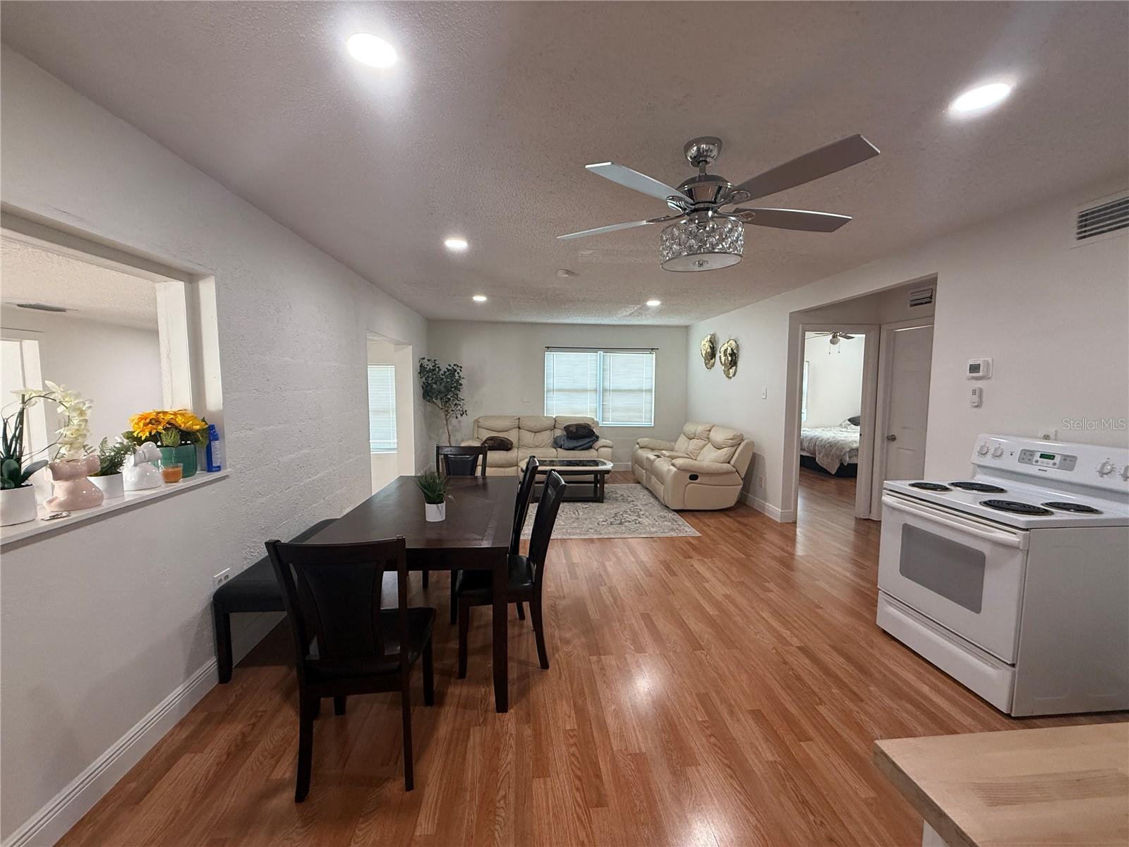 INDIAN RIVER ESTATES VILLAS UNREC PART OF LOT 4 AS - Residential