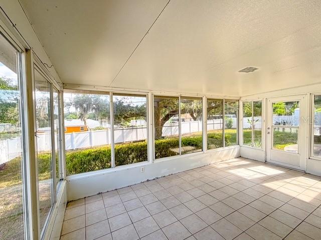 HOWEY LARGO VISTA MANOR - Residential