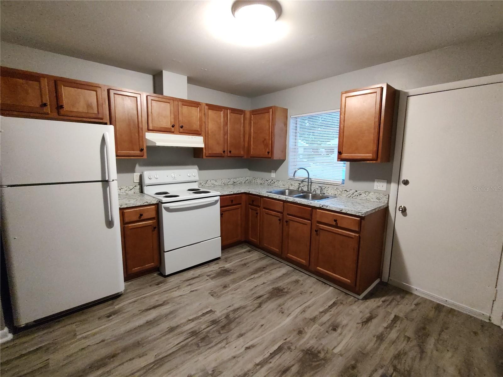 EDWARDS NEWTOWN ADD/LEESBURG - Residential Lease