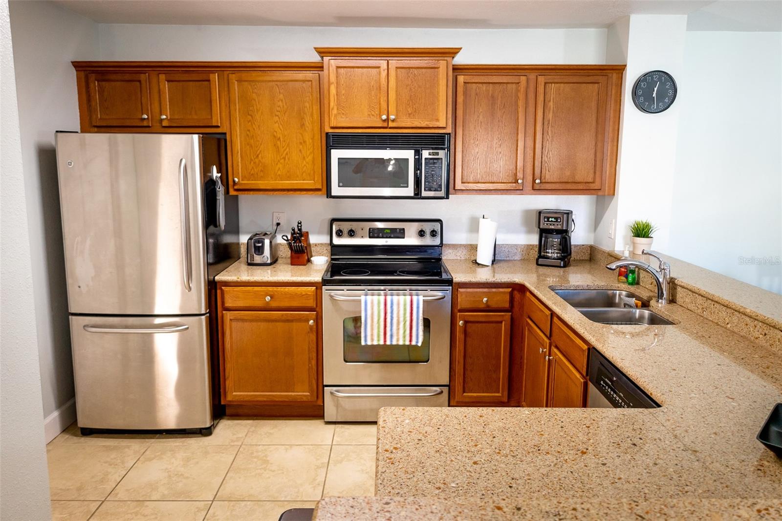 VINTAGE GRAND - Residential Lease