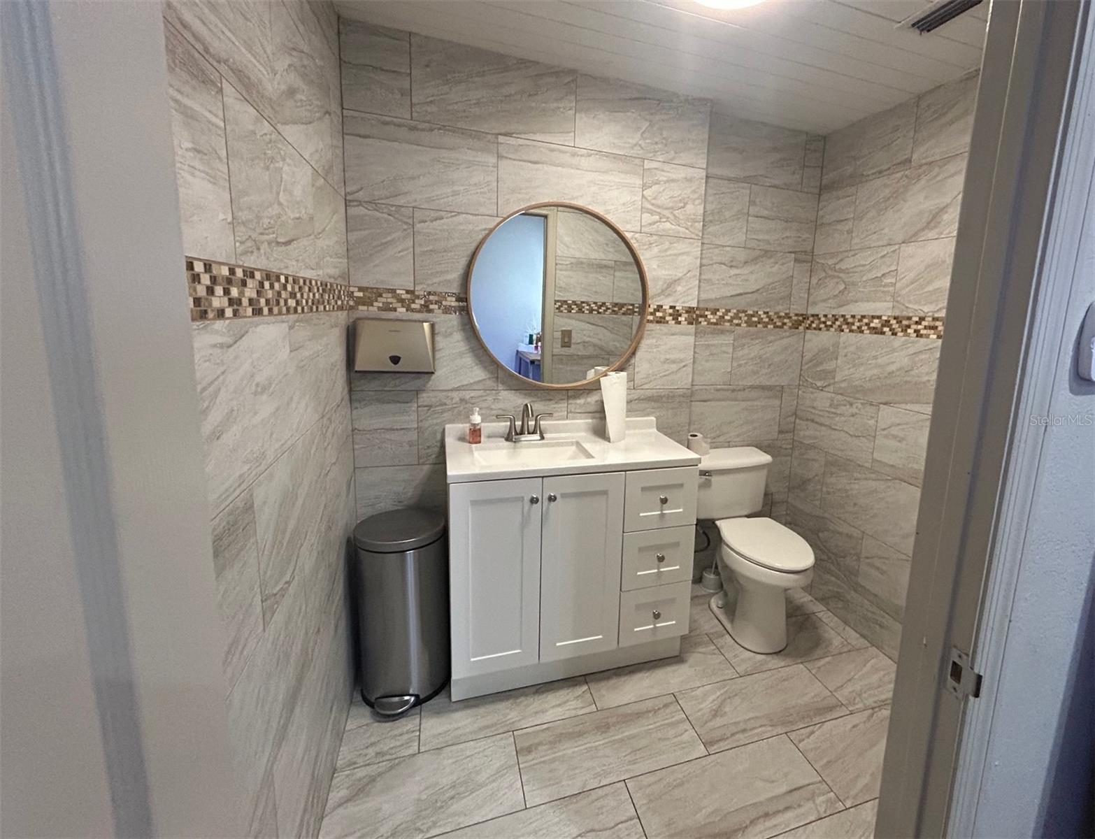 IRLO O BRONSONS SUB - Commercial Lease