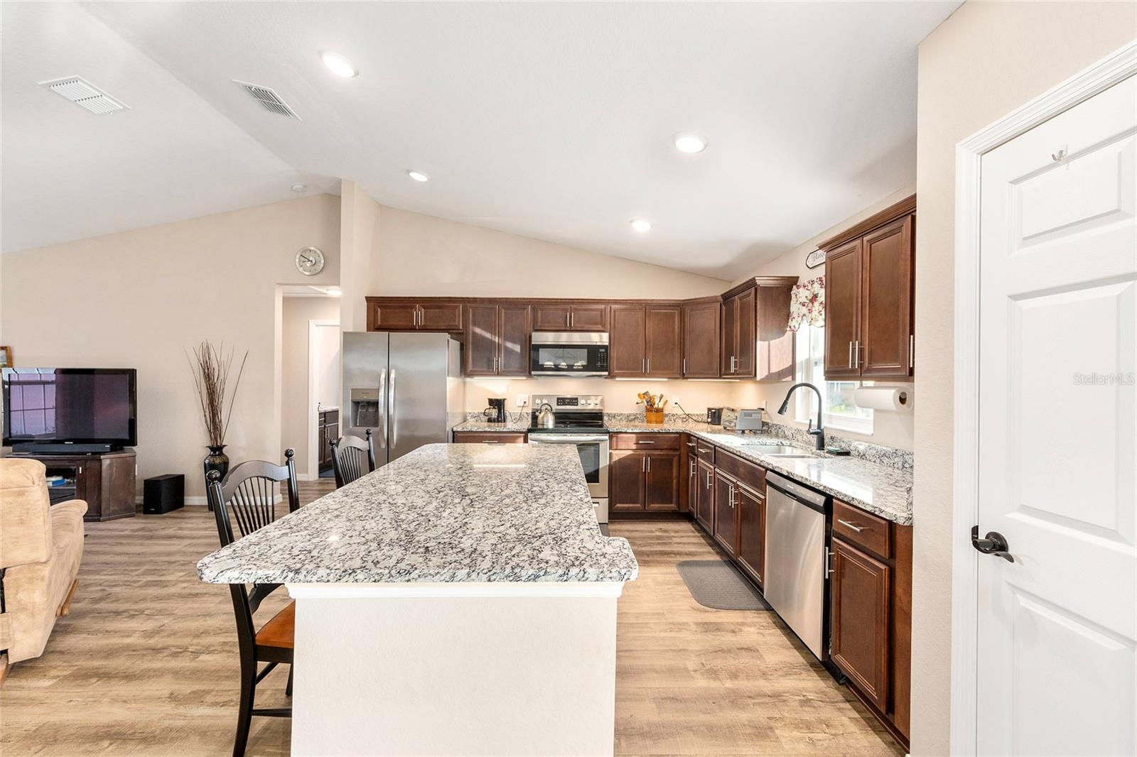 MARION OAKS - Residential