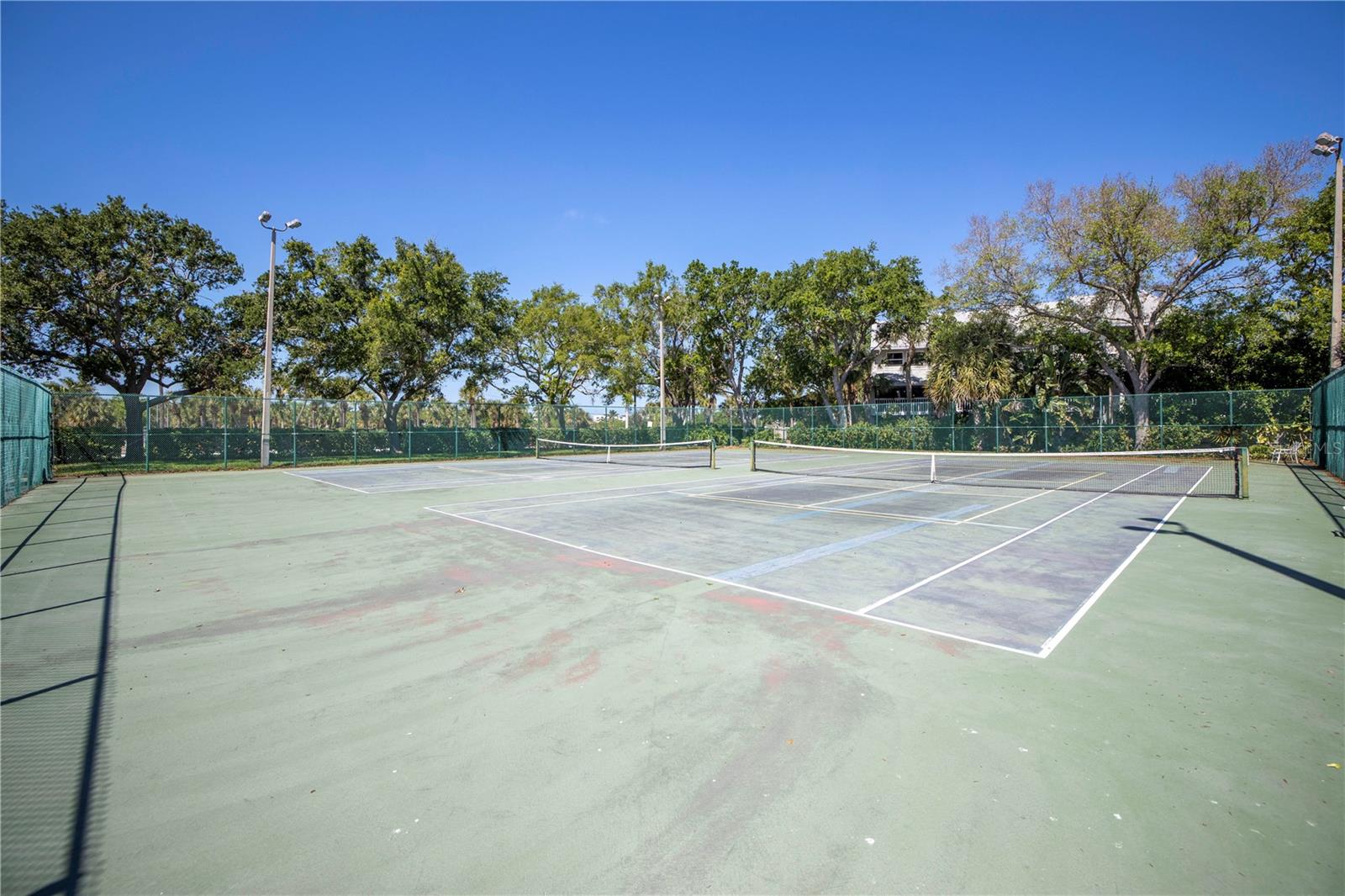 1515 PINELLAS BAYWAY B28
