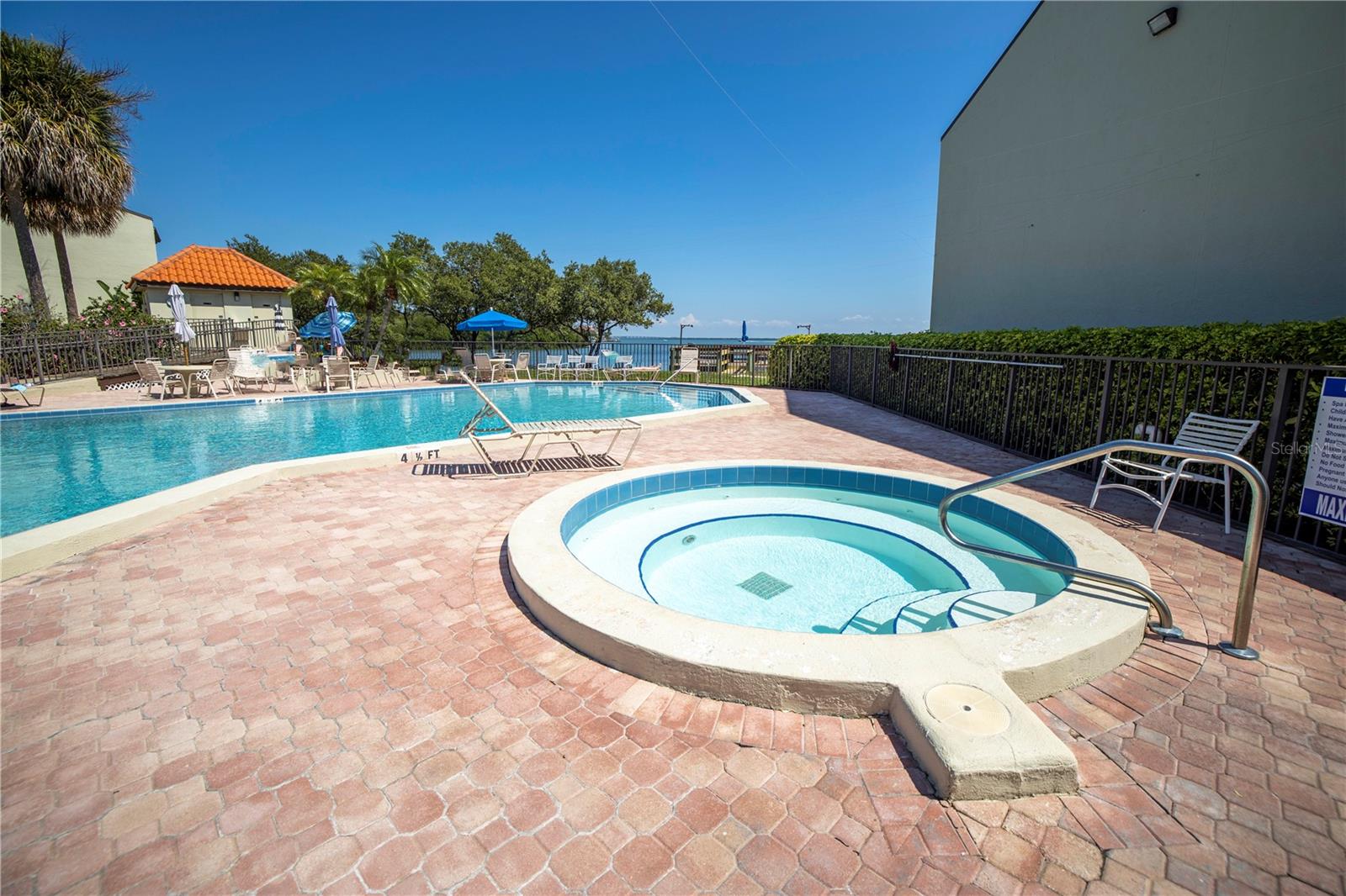 1515 PINELLAS BAYWAY B28