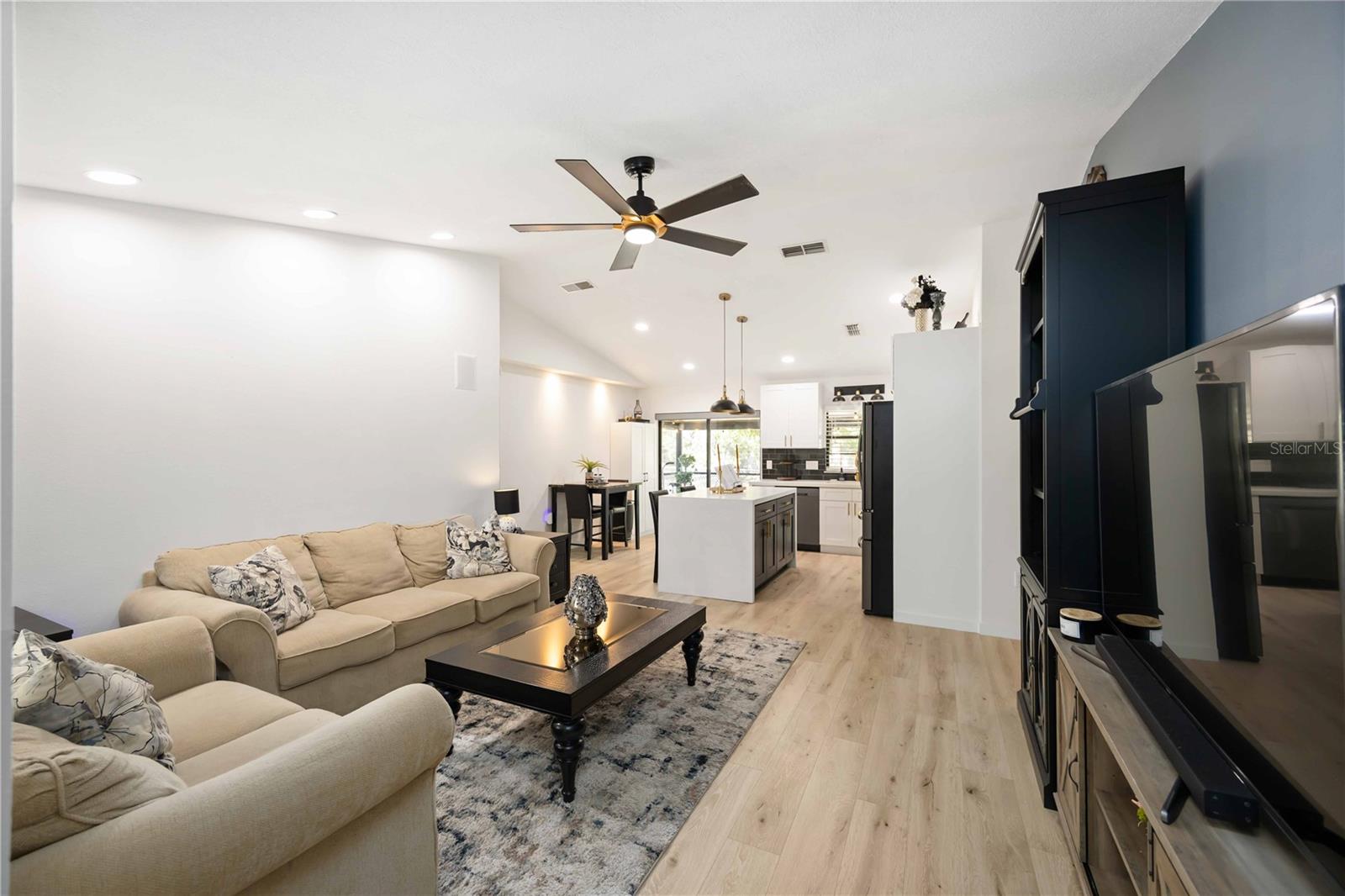 DEER HOLLOW - Residential