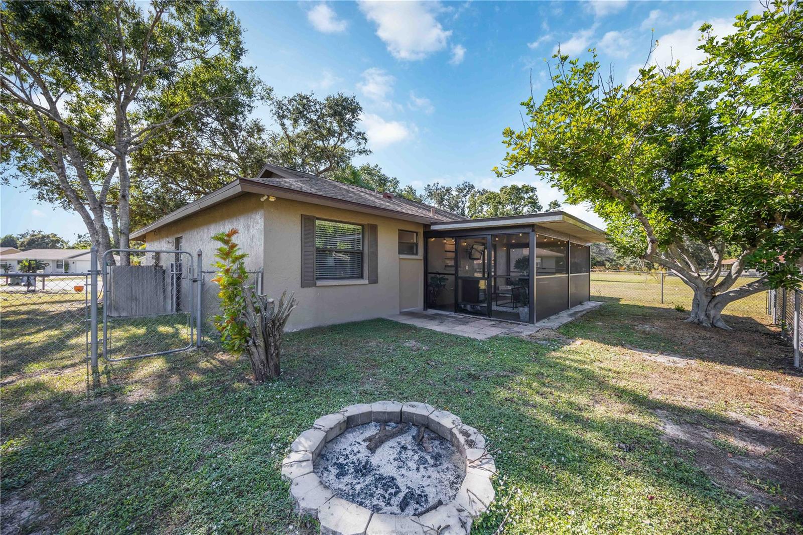 DEER HOLLOW - Residential