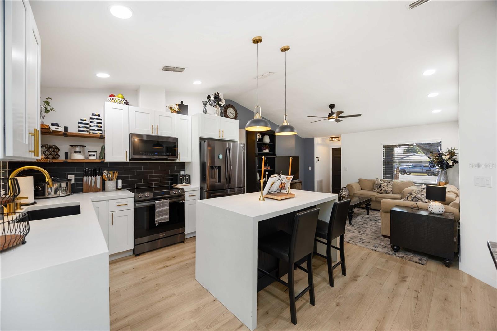 DEER HOLLOW - Residential