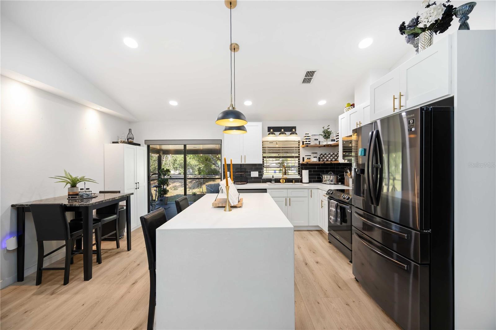 DEER HOLLOW - Residential