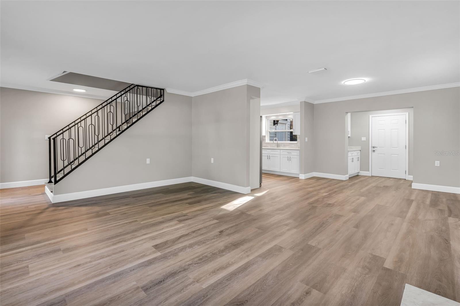 216 S SHORE CREST DRIVE