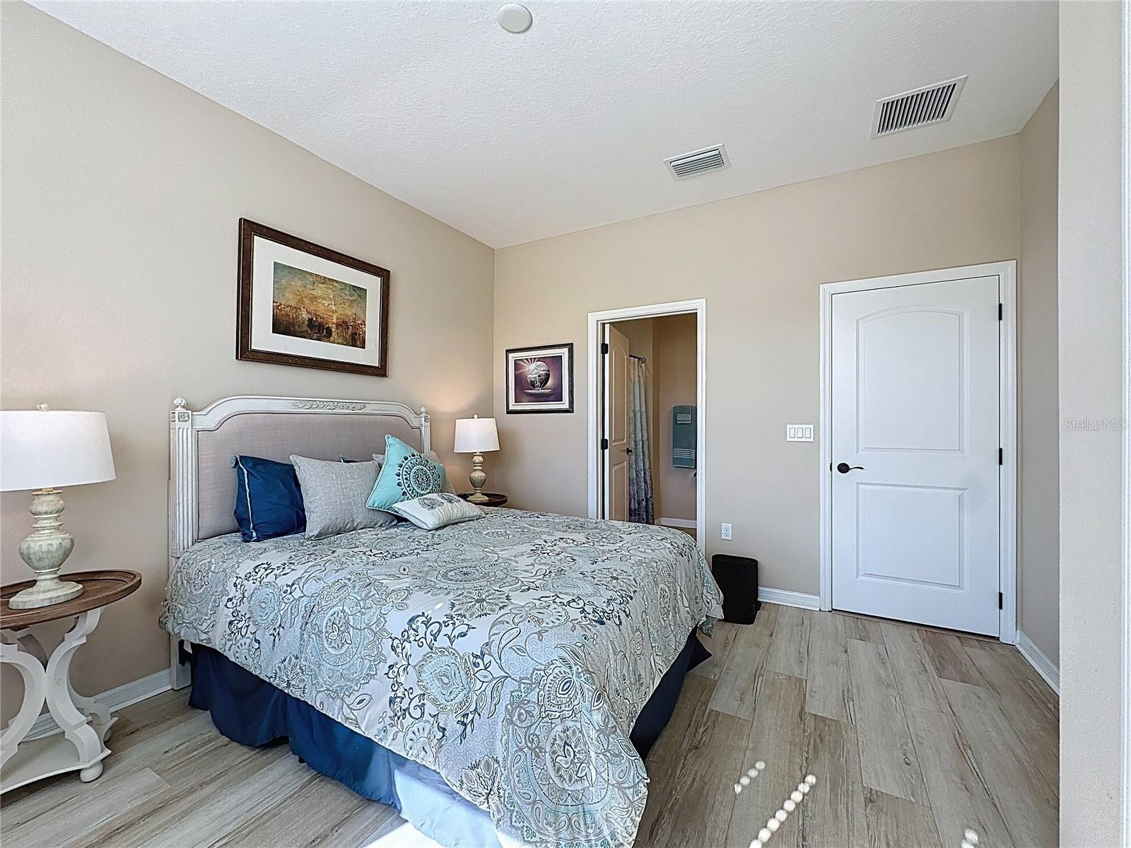 CASCADES OF GROVELAND (TRILOGY) - Residential