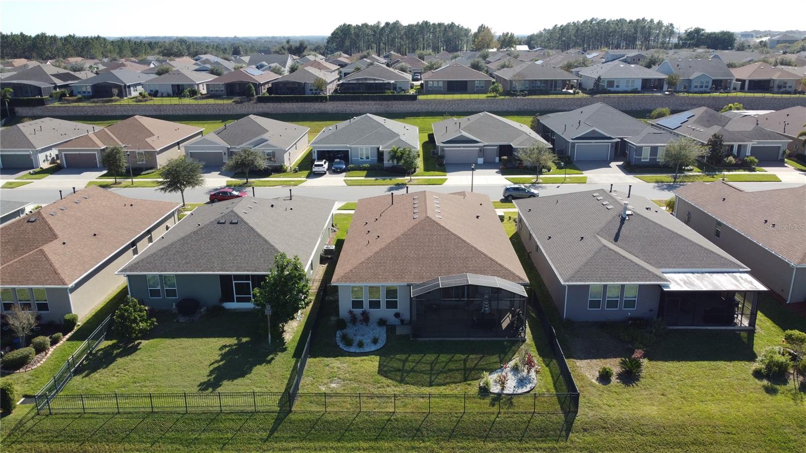 CASCADES OF GROVELAND (TRILOGY) - Residential