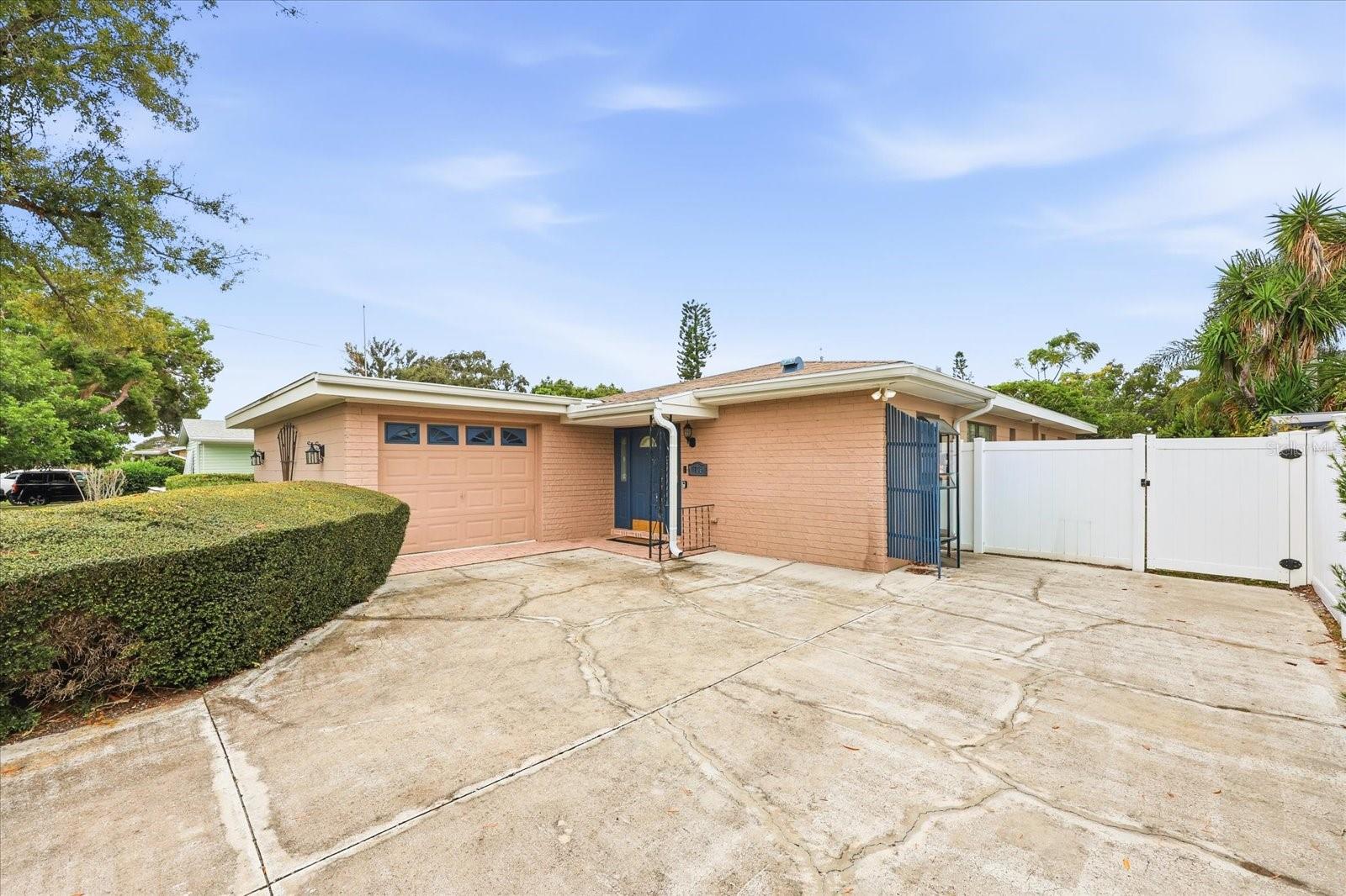 BLOSSOM LAKE VILLAGE SEC 3 - Residential