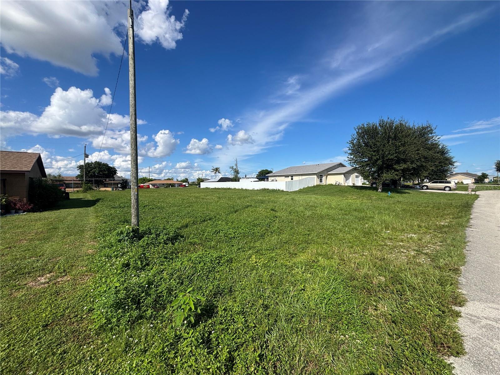 CAPE CORAL - Land