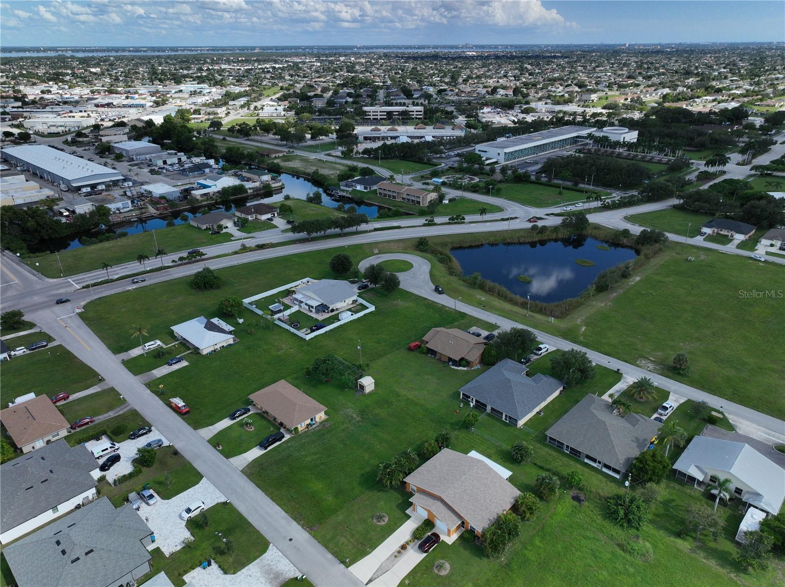 CAPE CORAL - Land