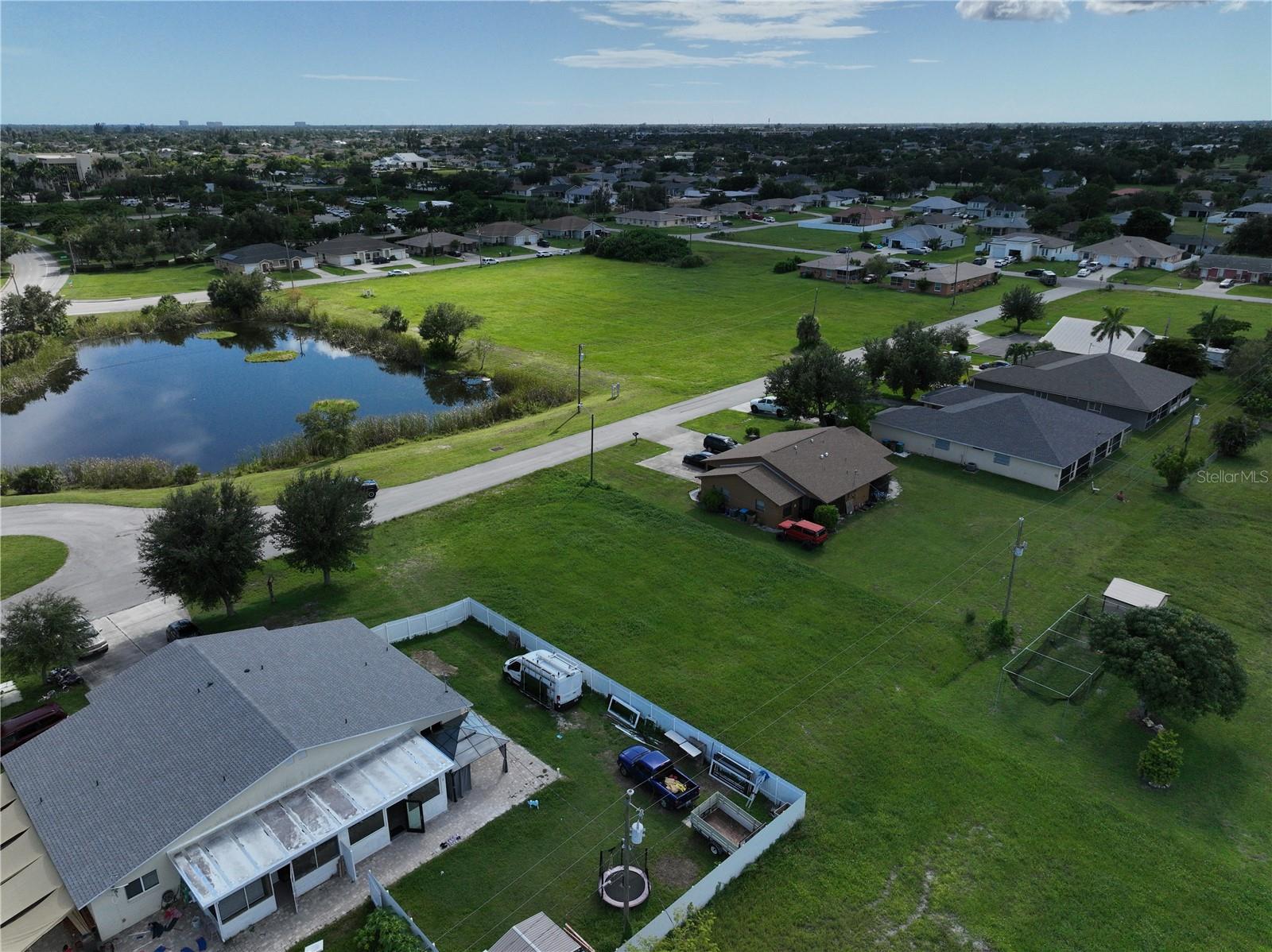 CAPE CORAL - Land