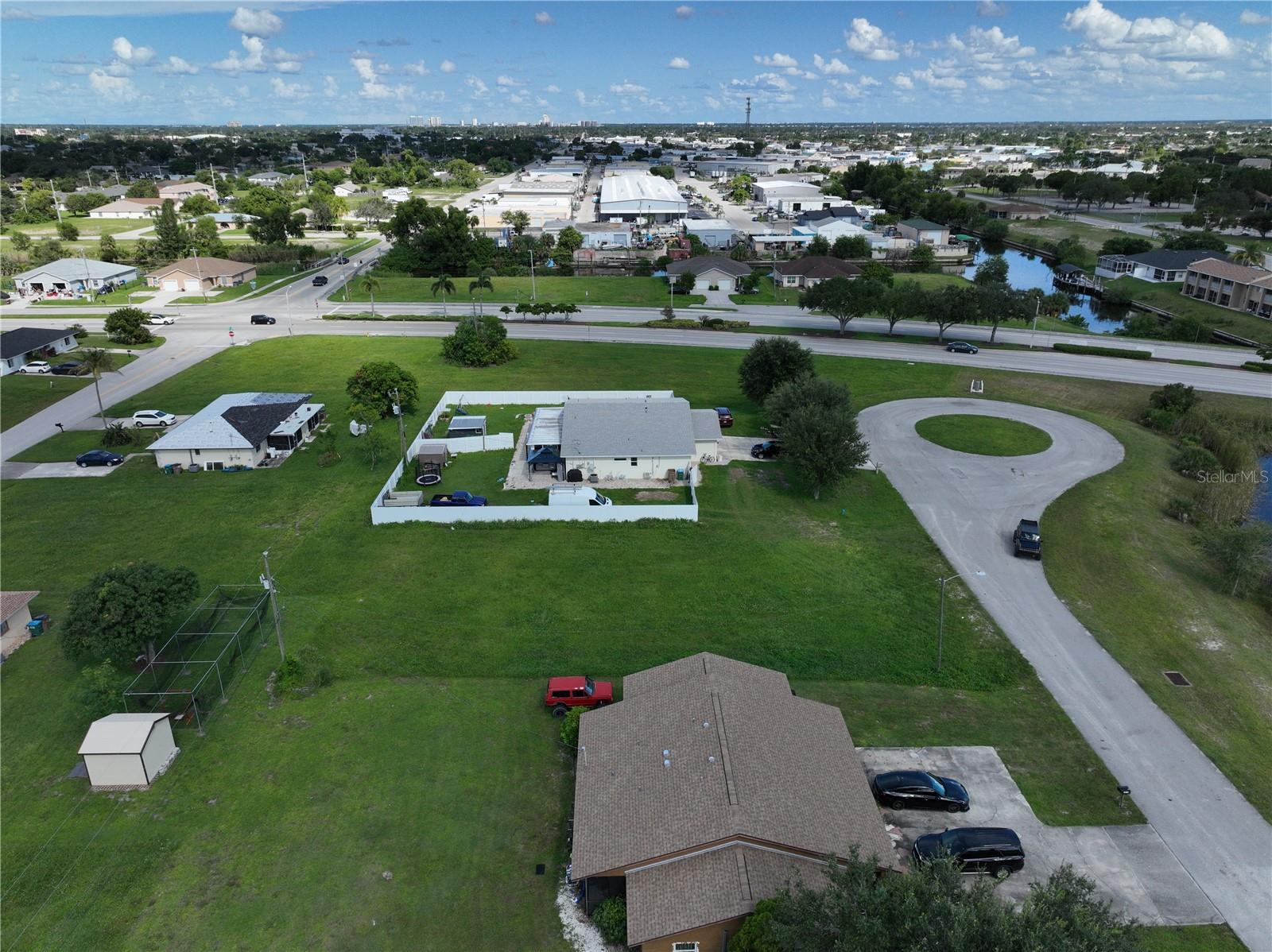 CAPE CORAL - Land