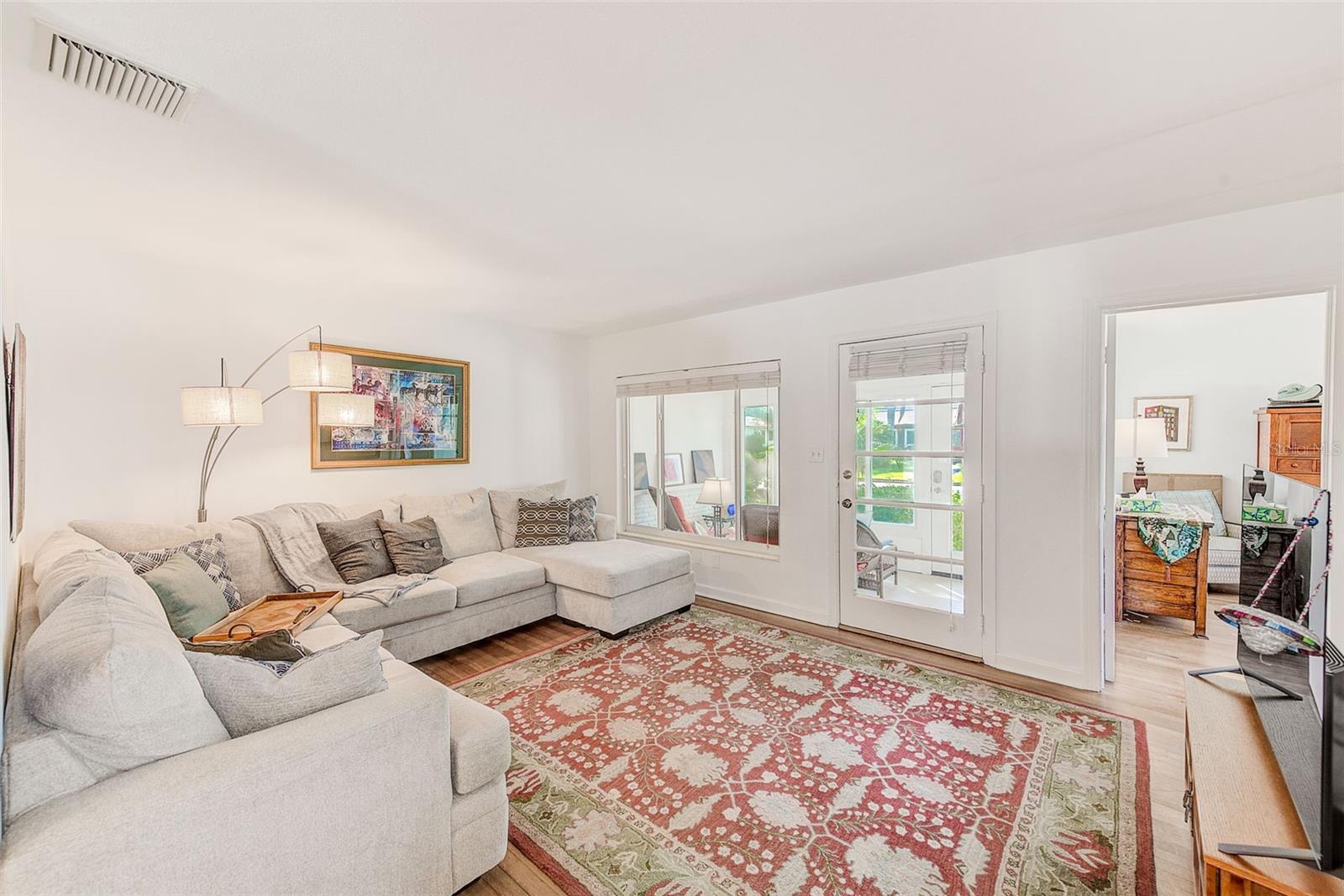 240-242 MATEO WAY NE