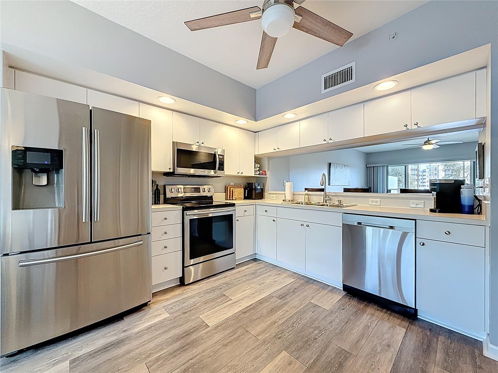 COUNTRY CLUB CONDO AT EAST BAY - Residential