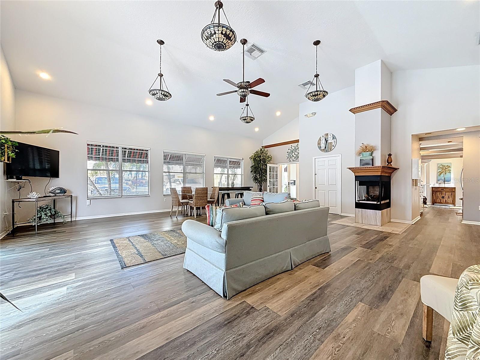 COUNTRY CLUB CONDO AT EAST BAY - Residential