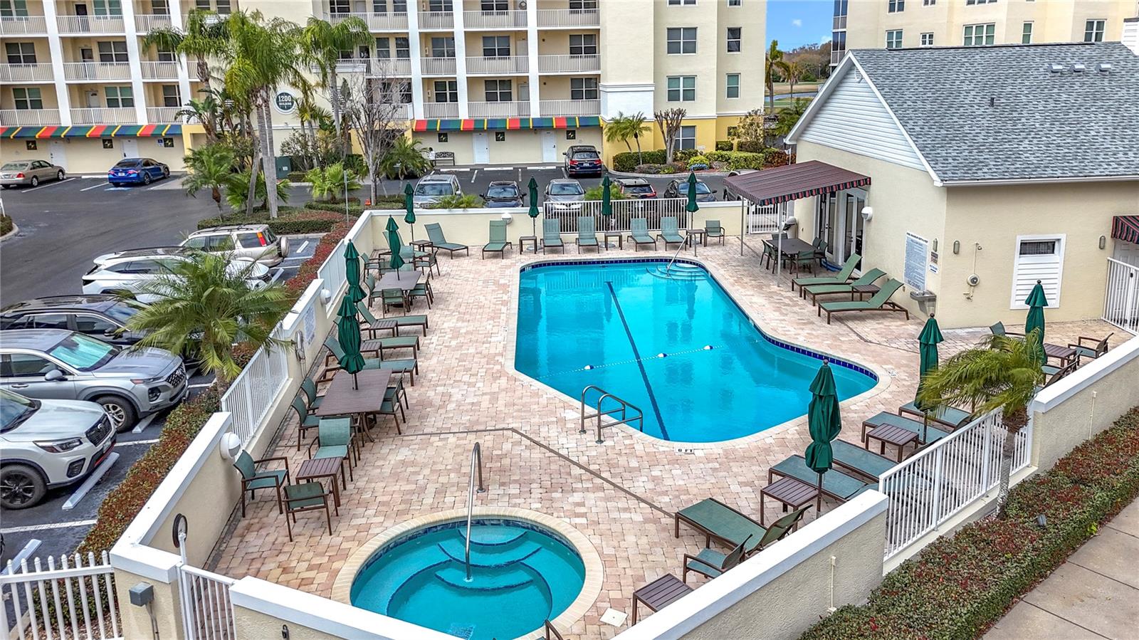 COUNTRY CLUB CONDO AT EAST BAY - Residential