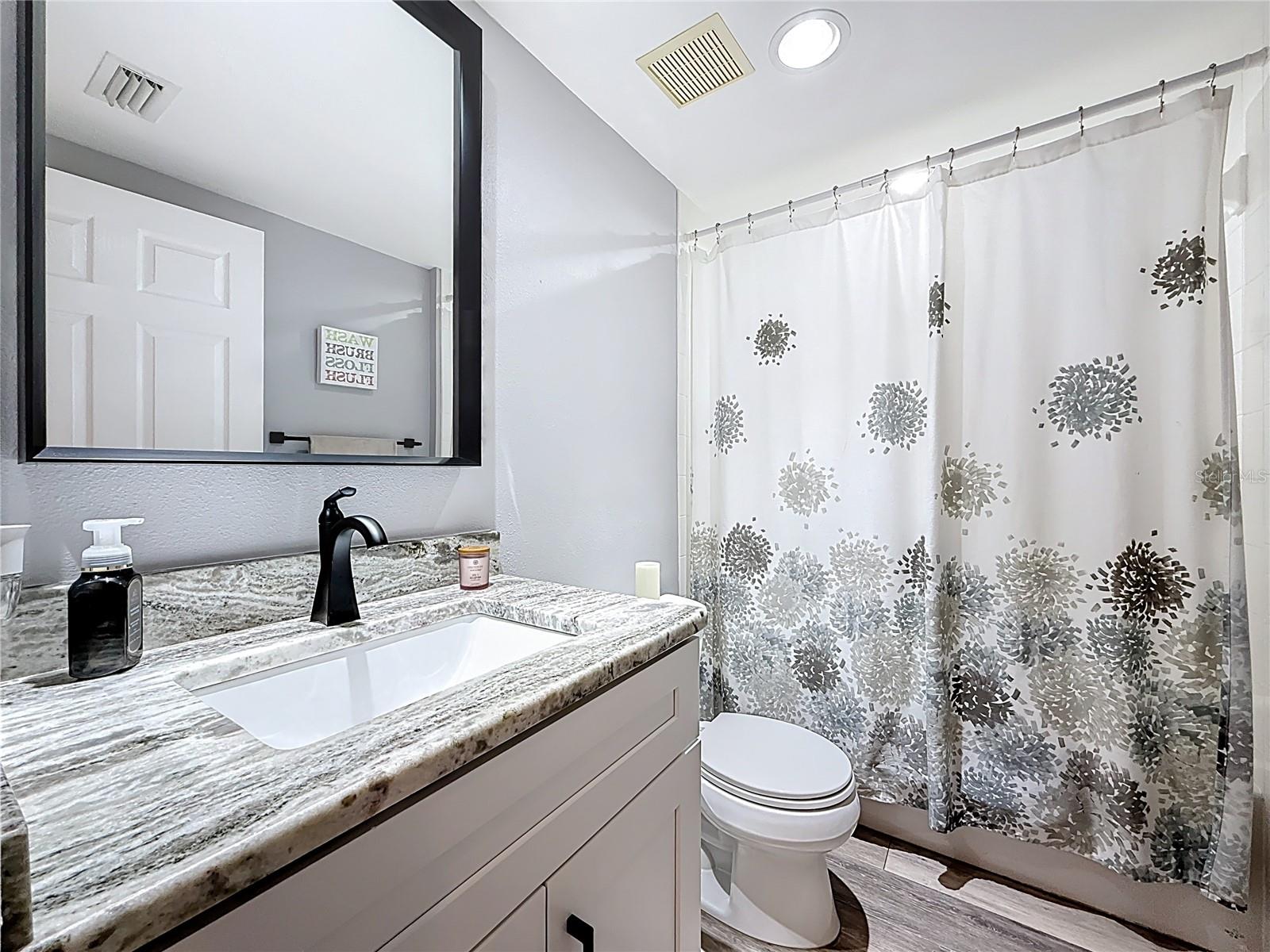 COUNTRY CLUB CONDO AT EAST BAY - Residential