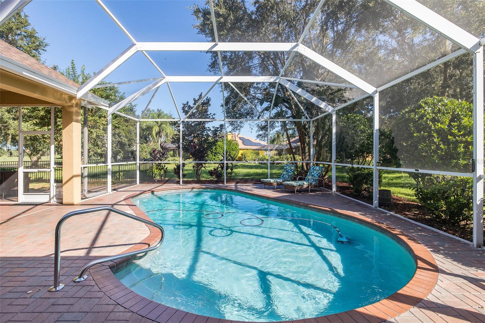 CHAMPIONS CLUB - Residential