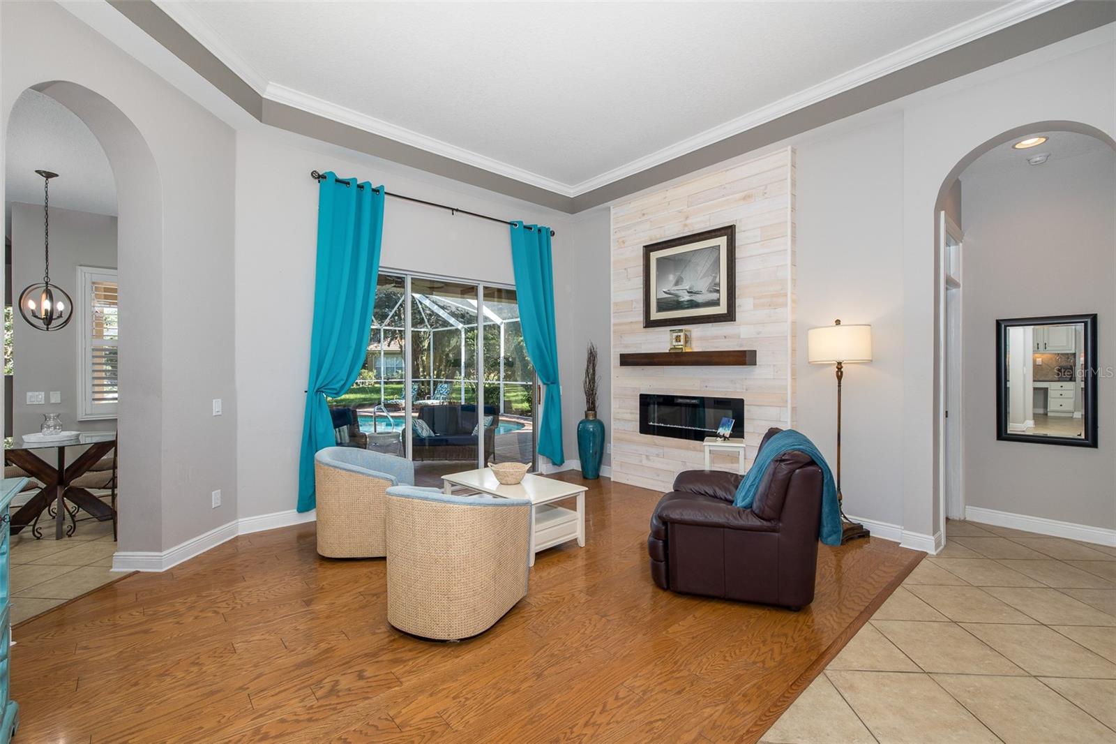 CHAMPIONS CLUB - Residential