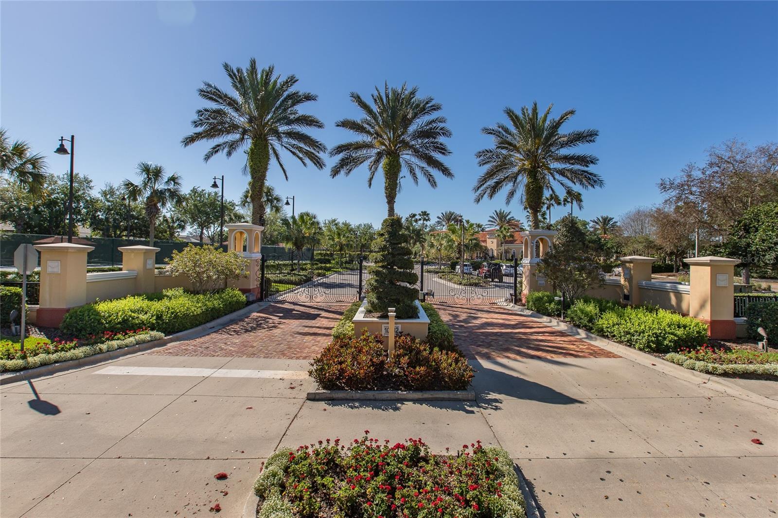 CHAMPIONS CLUB - Residential