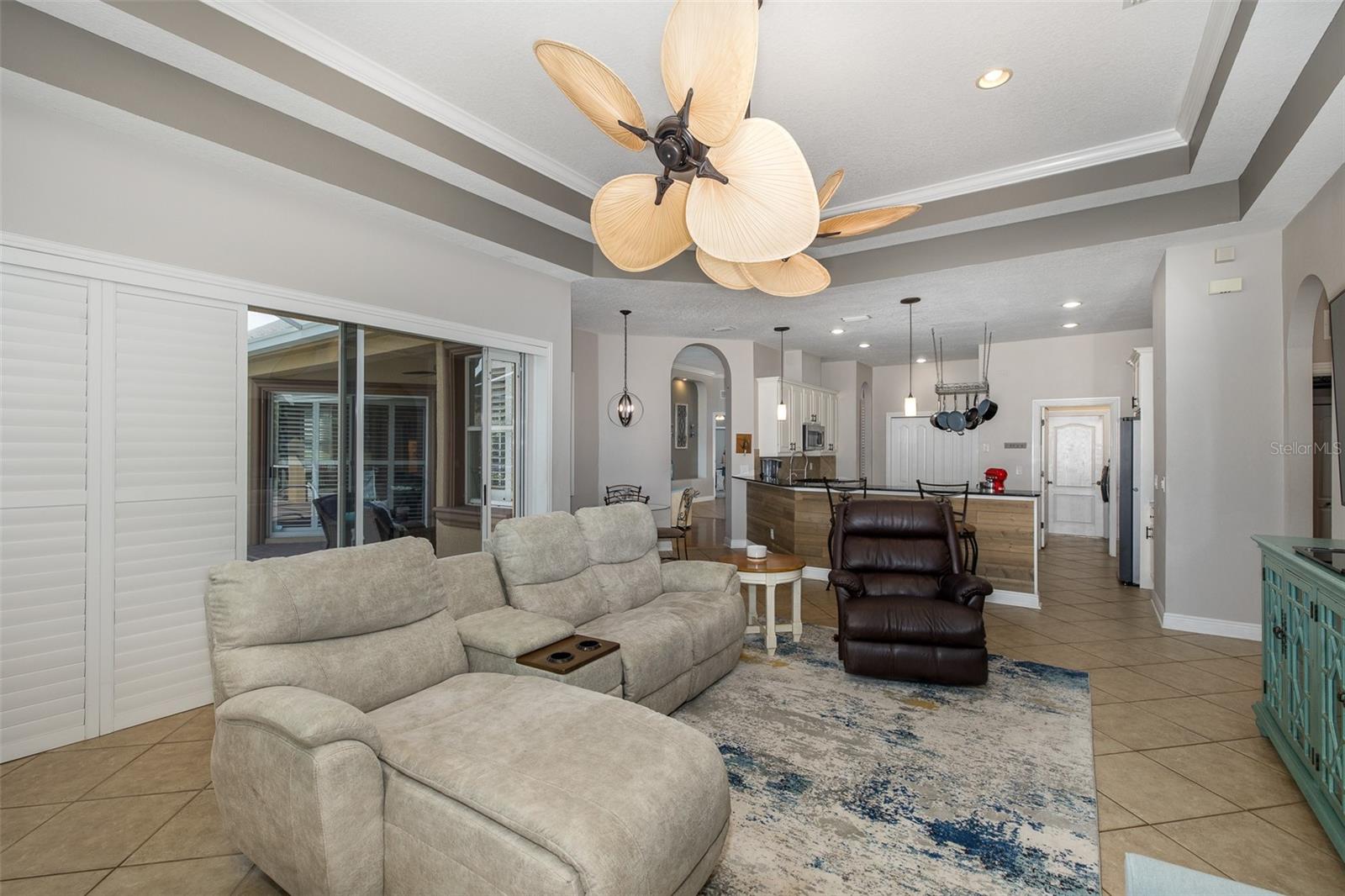 CHAMPIONS CLUB - Residential