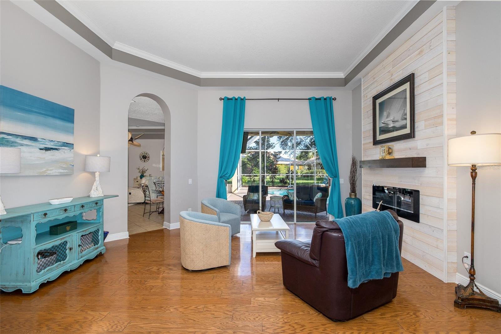 CHAMPIONS CLUB - Residential