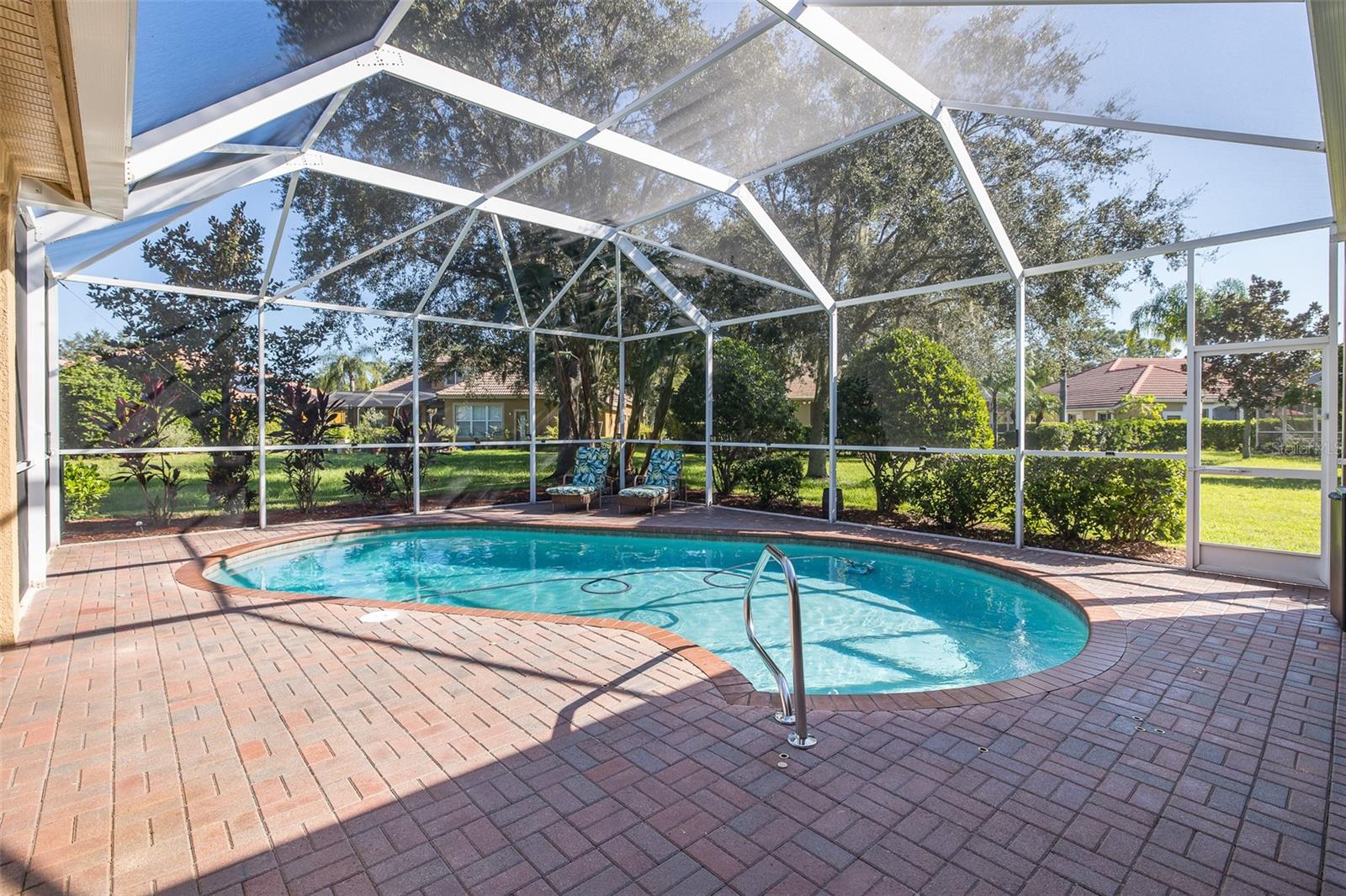 CHAMPIONS CLUB - Residential