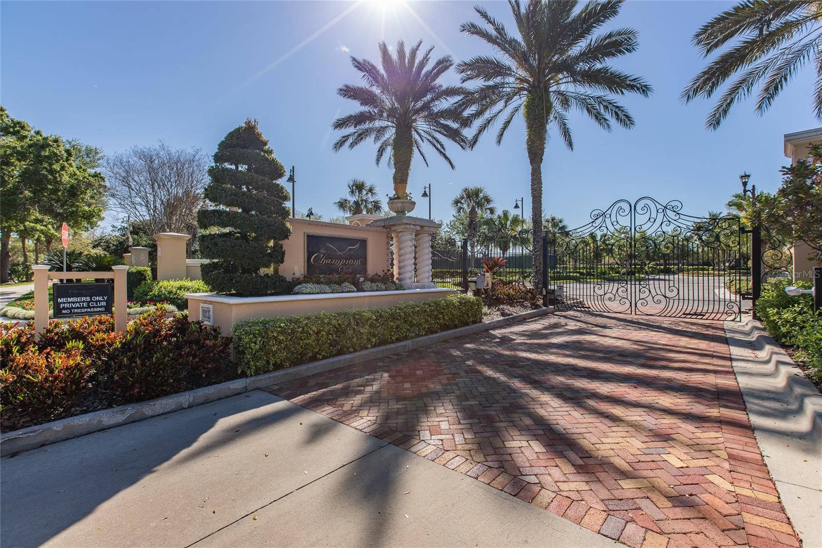 CHAMPIONS CLUB - Residential