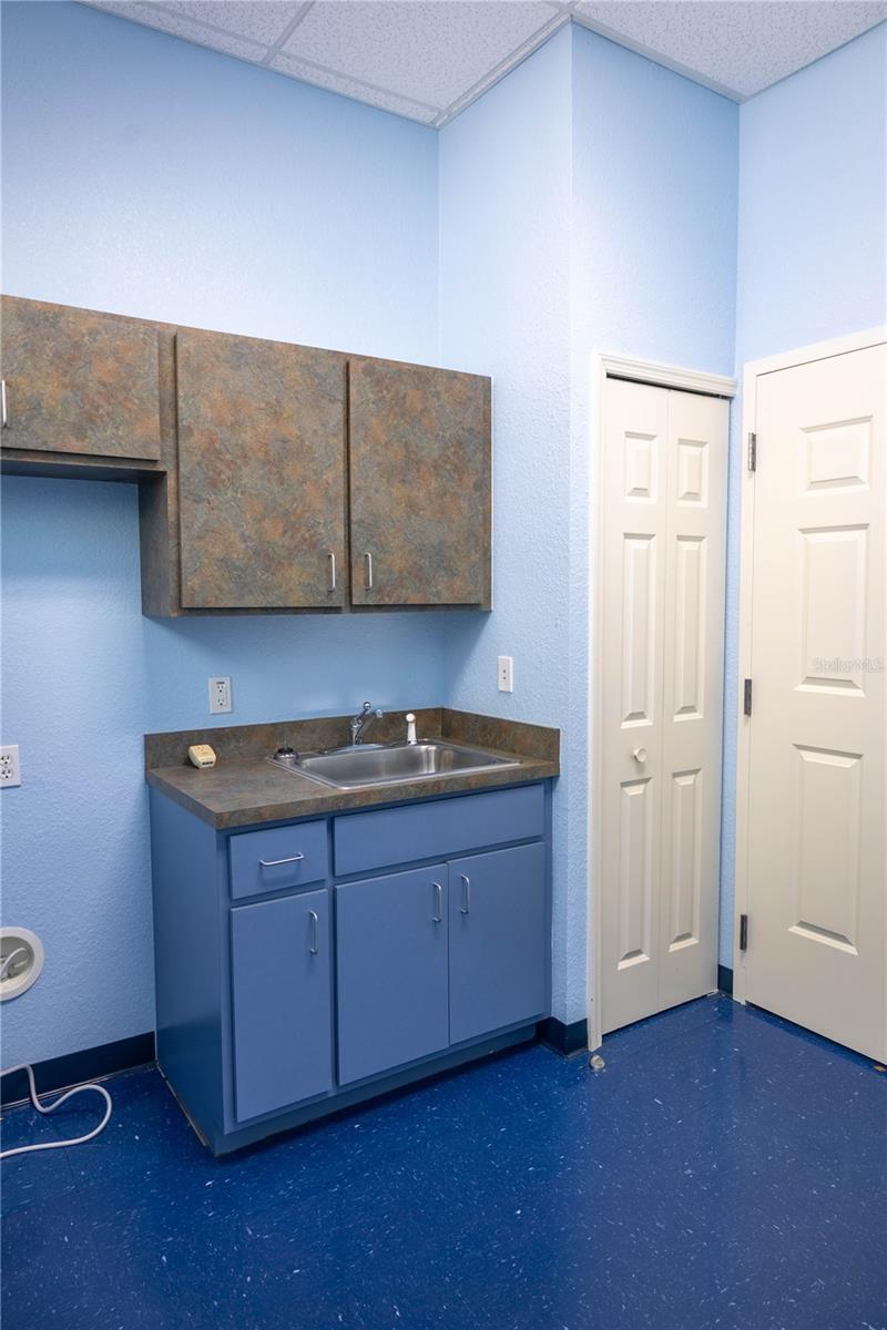 OAKHURST PROFESSIONAL PARK - Commercial Lease