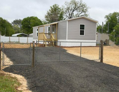 213 MILTON AVENUE INTERLACHEN FL 32148