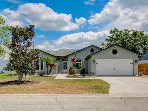 A home in PALMETTO