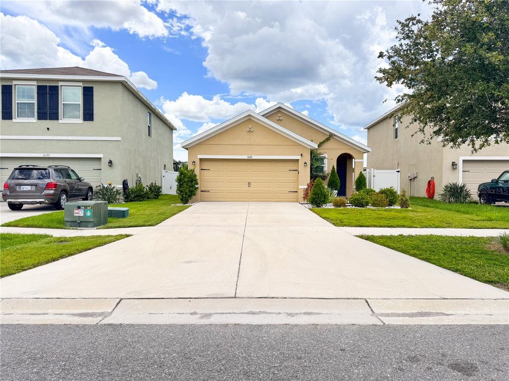 Photo of 11124 Leland Groves Drive, Riverview, FL 33579 (MLS # O6322426)