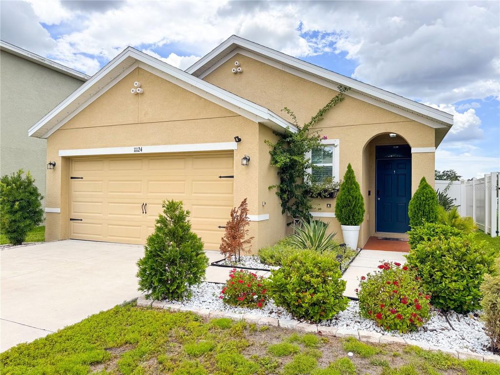 Photo of 11124 Leland Groves Drive, Riverview, FL 33579 (MLS # O6322426)